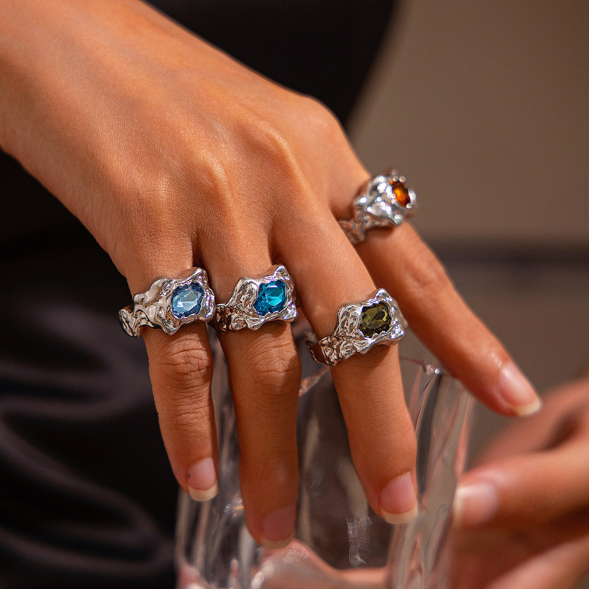 Sweet and cool retro inlaid gemstone pleated ring set