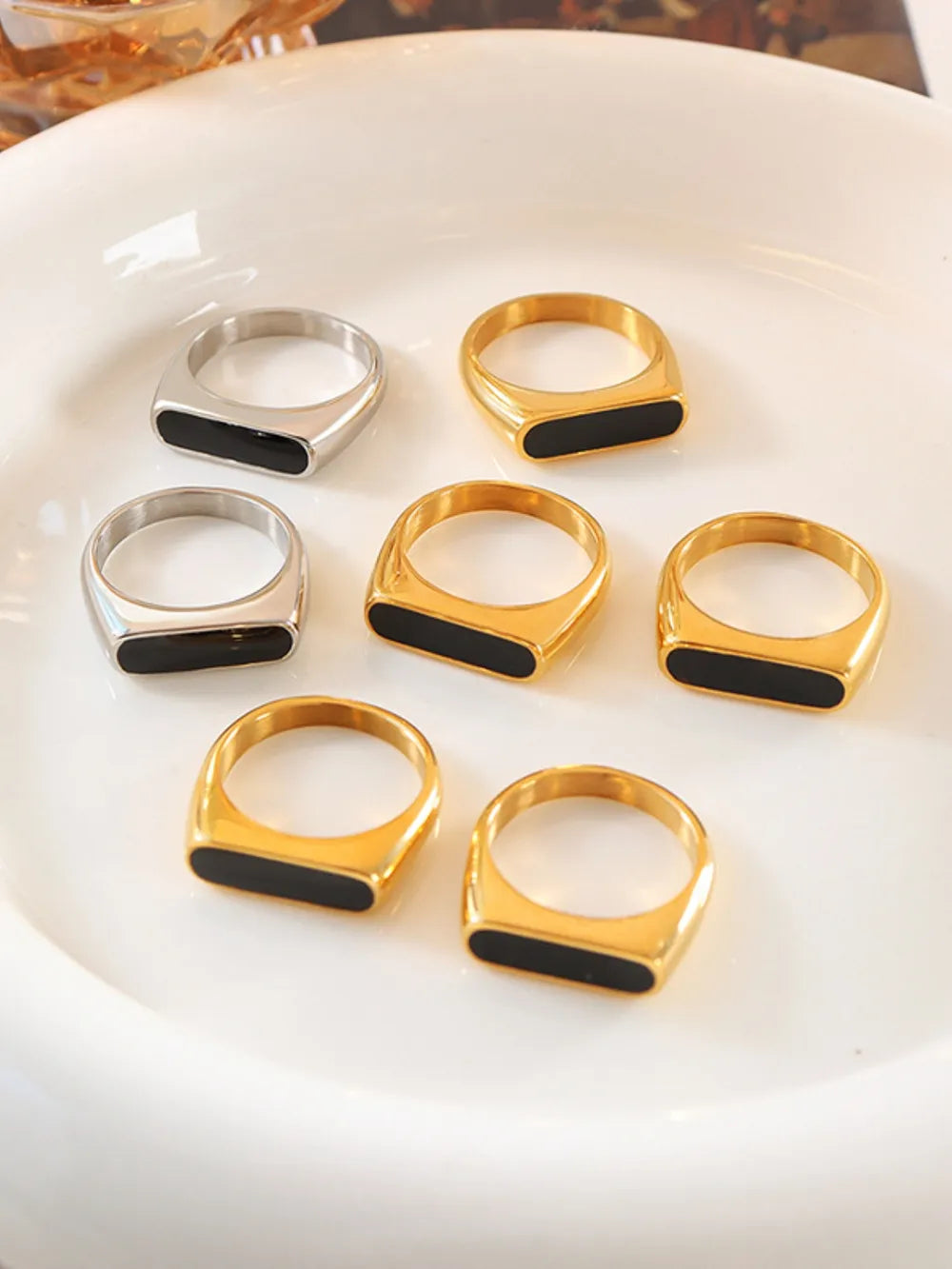 Trending New French fashion geometric glazed ring