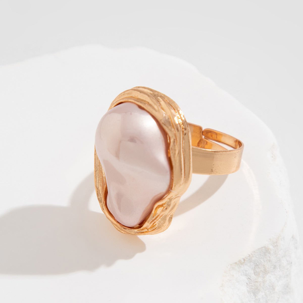 Trending Baroque inlaid pearl rings, retro alloy rings
